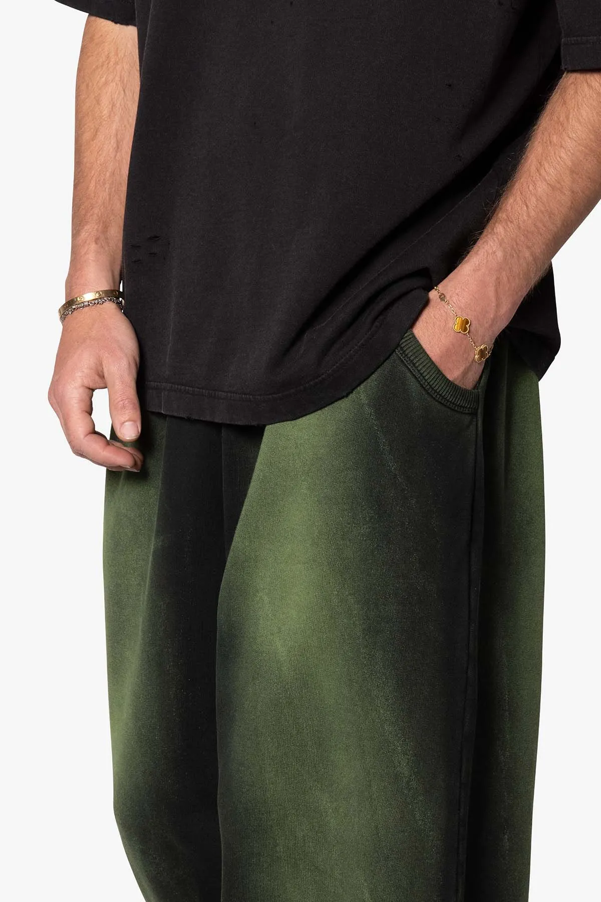 Sprayed Ultra Baggy Sweatpants - Olive/Black