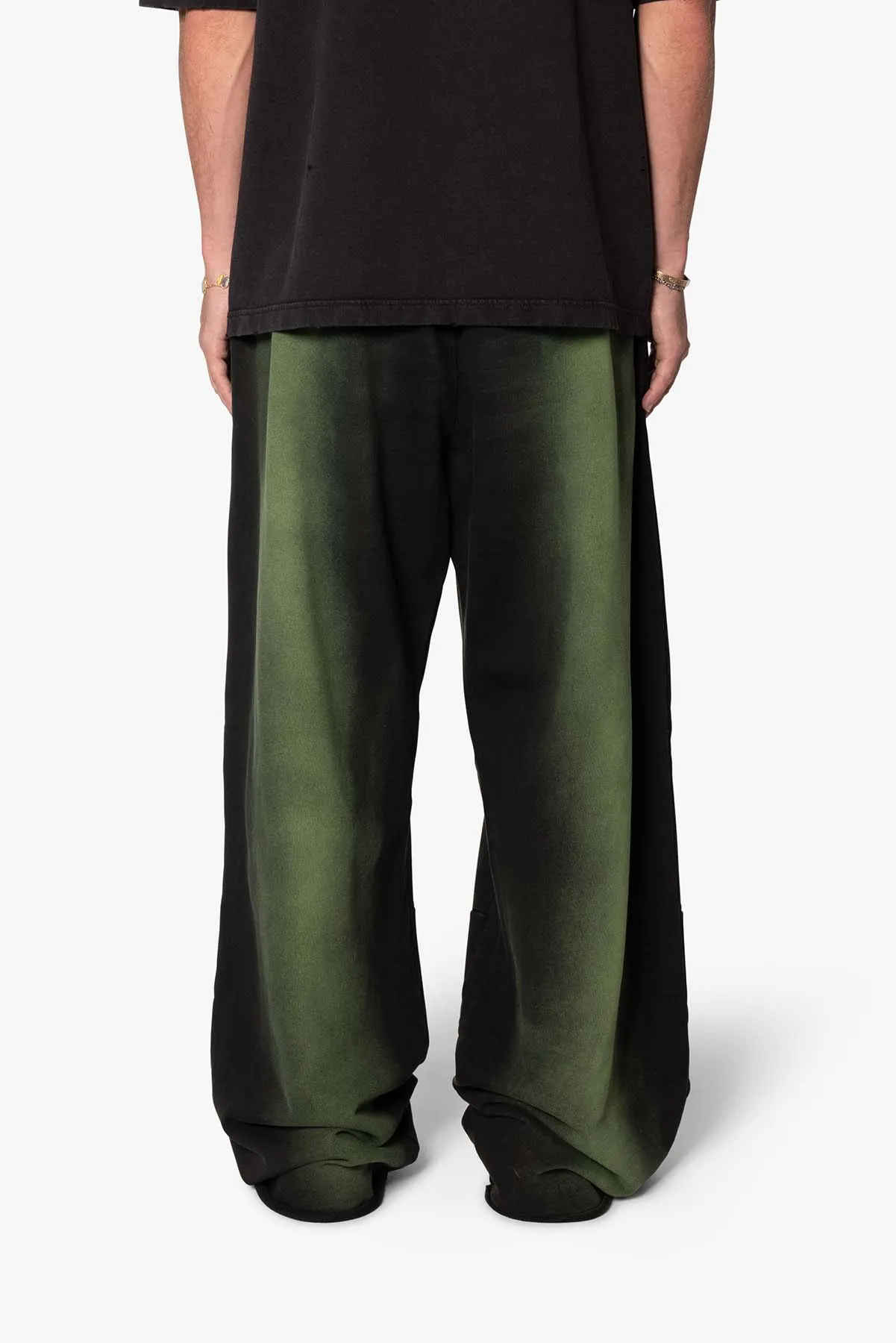 Sprayed Ultra Baggy Sweatpants - Olive/Black